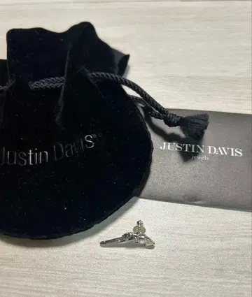 저스틴 데이비스 벨벳 리볼버 귀걸이