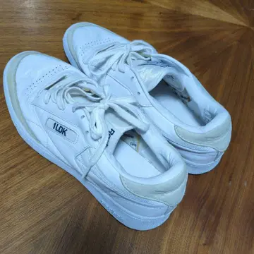 1LDK 화이트 스니커즈