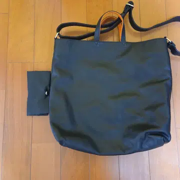 SEEKER 블랙 가죽 토트백