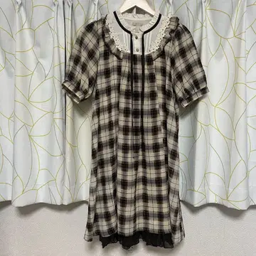 체크 무늬 반팔 원피스 레이스 카라 부착