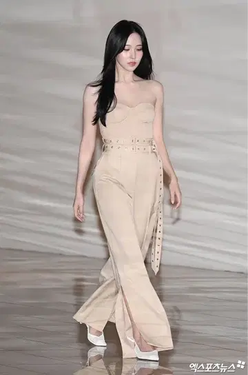 H&M 로쿠 울 블렌드 벨티드 팬츠 TWICE 미나 착용