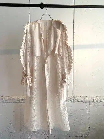 DECO depuis 1985 LACE FRILL TRENCH