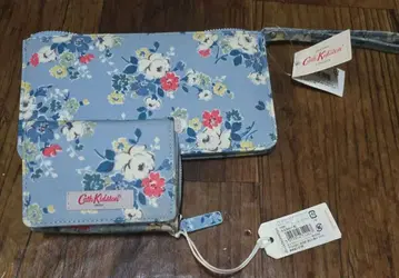 Cath Kidston 꽃무늬 3단 접이식 지갑과 파우치