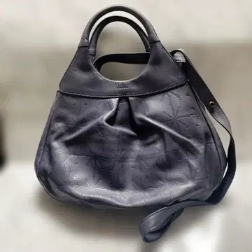 새상품급 SYBILLA 시빌라 엠보 가죽 2way 핸드백 퍼플