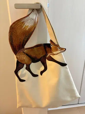 여우 자수 가죽 토트백