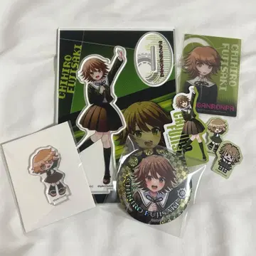 단간론파 후지사키 치히로 다이소 아크릴 스탠드 캔뱃지 스티커