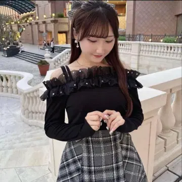 evelyn 에블린 비쥬 오프숄더 TP 블랙 니트 상의