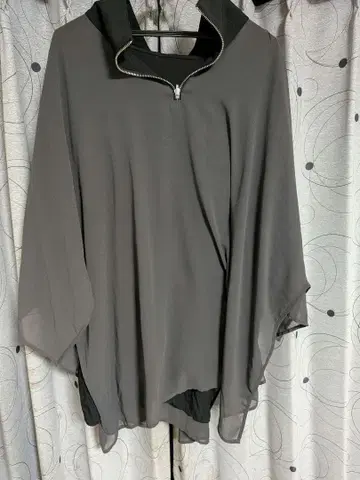 NO ID. 후드 부착 그레이 판초