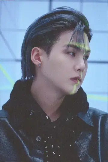 BTS proof SUGA 엽서 옆모습