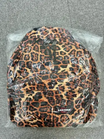 EASTPAK 백팩 표범 무늬 미개봉