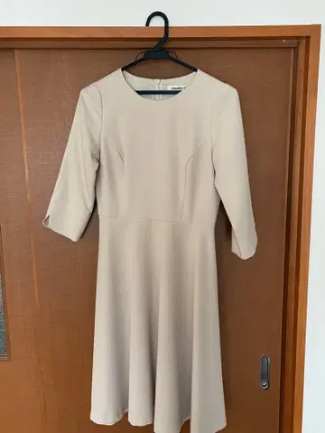 STRAWBERRY FIELDS 아이보리 원피스 사이즈 1 첫인사