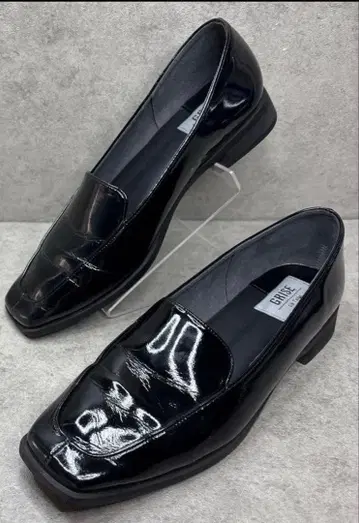 극미품! Le Talon GRISE 에나멜 로퍼 스퀘어토 23.5