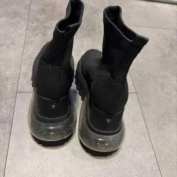 YELLO 블랙 하이컷 부츠 통굽