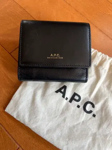 A.P.C. 블랙 가죽 3단 폴더형 지갑 수납 가방 포함