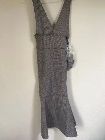 립서비스 그레이 체크 무늬 밑단 플레어 원피스