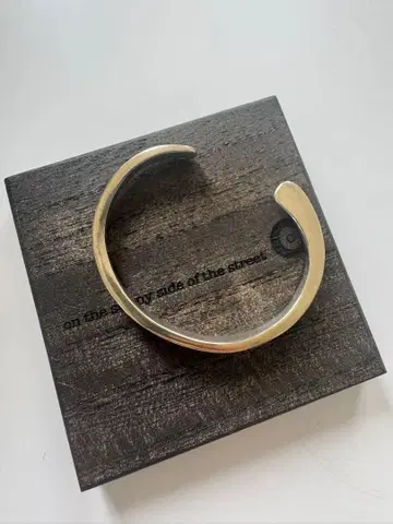 on the sunny side of the street 실버 뱅글