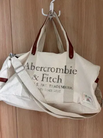 Abercrombie & Fitch 토트백 아이보리