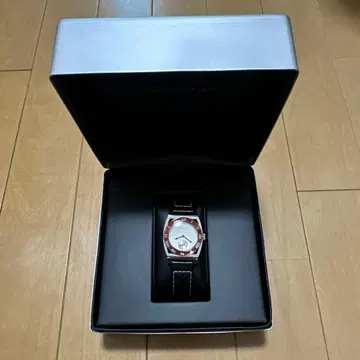 해밀턴 탄생 80주년 기념 모델 650개 한정판 파이핑 락 손목시계