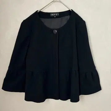 INDIVI 노카라 페플럼 자켓 블랙 7부 소매 고급스러운 깔끔한 포멀