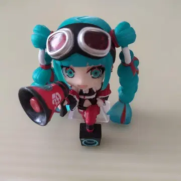 미쿠 피규어 메가폰 포함 약 5cm