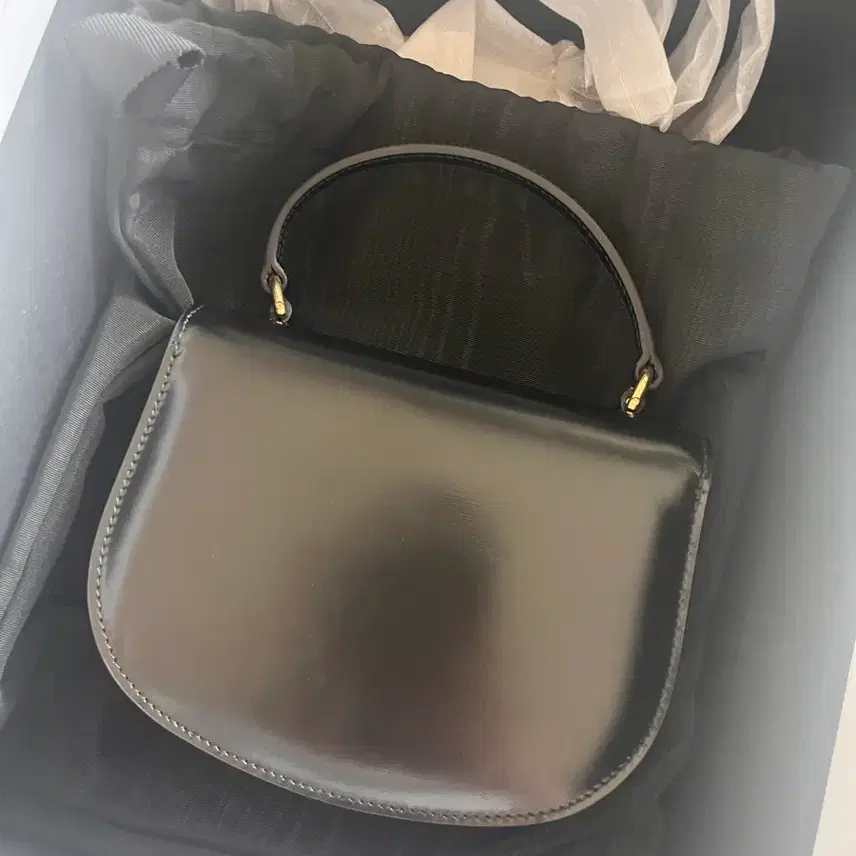 셀린느 (정품) 미니 베사체 샤이니 카프스킨 블랙 사진 4