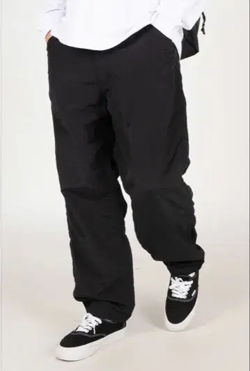DOMINGO 나일론 테이퍼드 팬츠 BLK M 사이즈