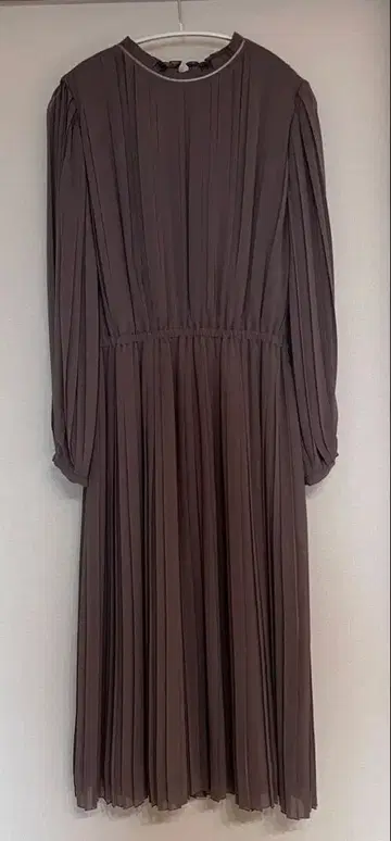 KETTY 케티 브라운 플리츠 롱 원피스 긴팔