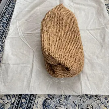 새상품 COS 밀짚 클러치백