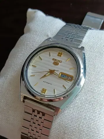 세이코 5 자동 시계 화이트 다이얼 작동