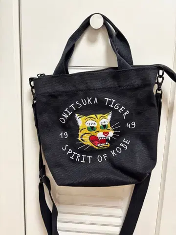 오니츠카타이거 토트백