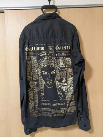 존 갈리아노 나폴레옹 뉴스 페이퍼 셔츠