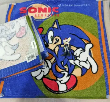 소닉 캐릭터 타월 2개와 소닉 수집용 피규어 세트