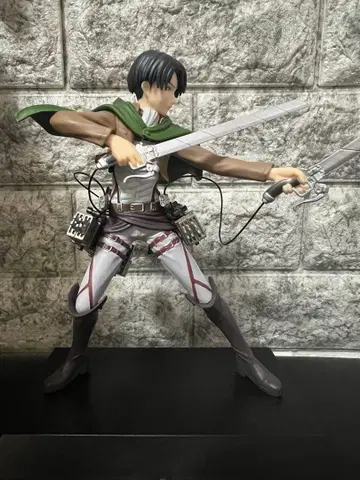 리바이 전투 포즈 피규어
