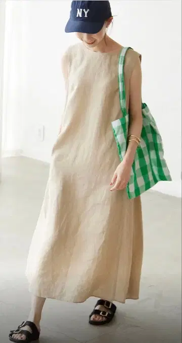 SLOBE IENA 린넨 턱 슬리브리스 원피스