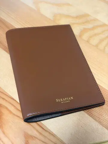 SERAPIAN 여권 케이스
