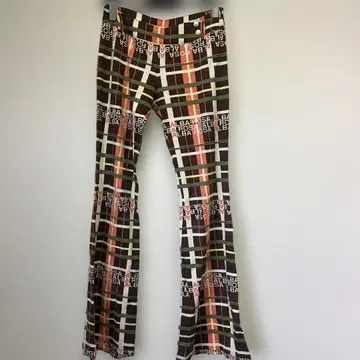 ALBA ROSA 체크 무늬 플레어 팬츠