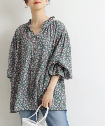 IENA 미니 플라워 프릴 블라우스