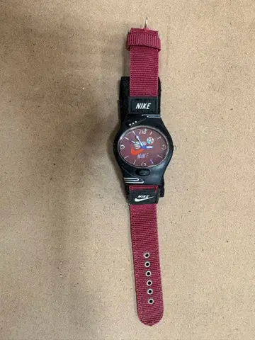 NIKE 빨간색 나일론 스트랩 시계