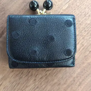 새상품급 도트 무늬 블랙 가죽 3단 폴더형 지갑 perche 페르케