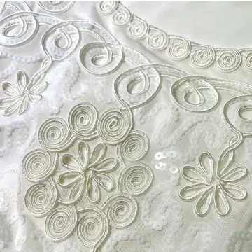 자수 장식 화이트 슬리브리스 튜닉