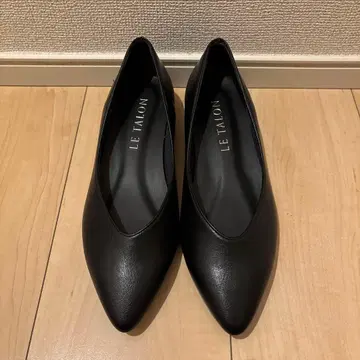 LE TALON 블랙 스틸레토 펌프스