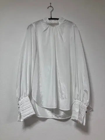 유나이티드 애로우즈 그린 라벨 블라우스 금장 버튼 골드 버튼 깔끔한