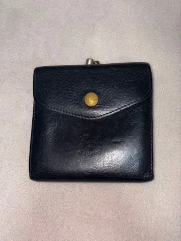 IL BISONTE 블랙 가죽 3단 폴더형 지갑