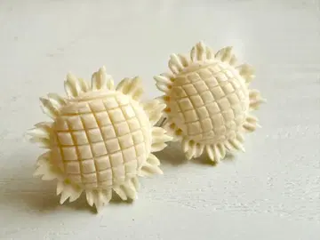 빈티지 크림 아이보리 해바라기 귀걸이