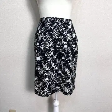 INDIVI 스커트 블랙 계열 사이즈 38 B106