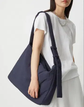 amomento PADDED SHOULDER BAG 아모멘토 백
