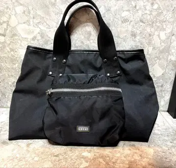 25년 모델 sacai 블랙 토트백