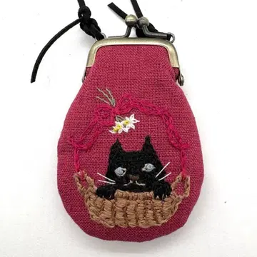 손자수 핸드메이드 가마구치 펜던트 검은 고양이와 바스켓