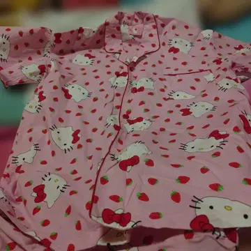 기간 한정 가격 인하 헬로키티 딸기 무늬 파자마 (반팔 롱 바지)