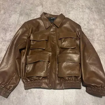 브라운 가죽 자켓 포켓 부착